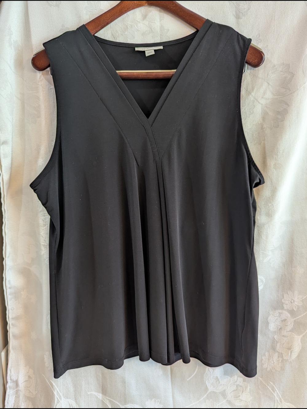 Dana Buchman Black V-Neck Sleeveless Camisole